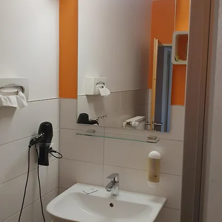 瓦德酒店 林根